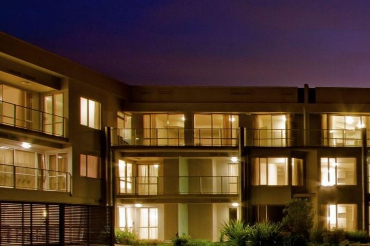 Vr Takapuna Auckland Kültér fotó The Village at night