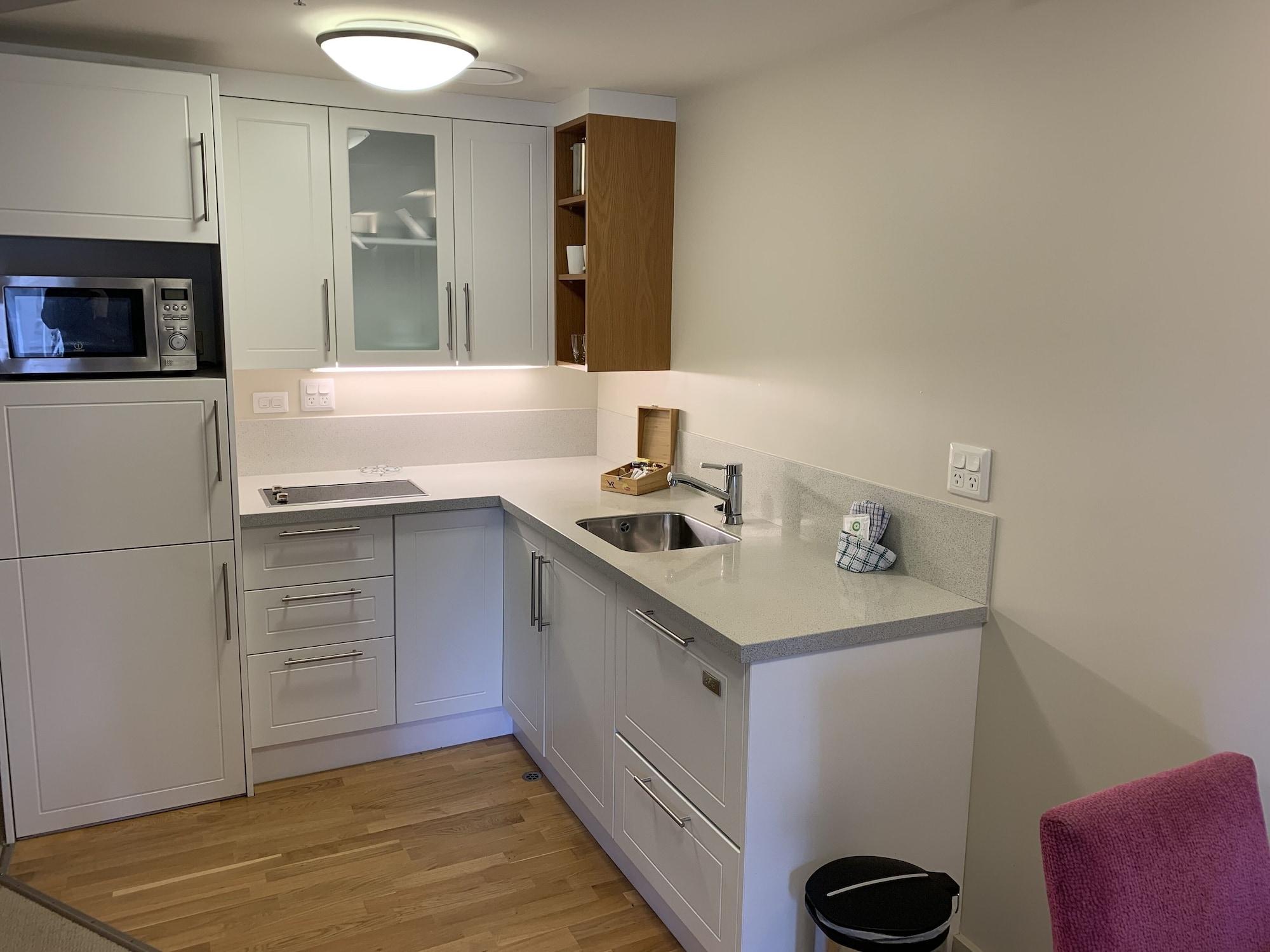 Vr Takapuna Auckland Kültér fotó A typical kitchen in a student apartment