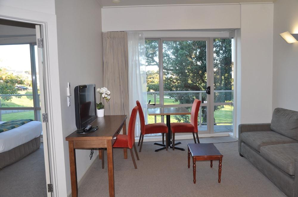 Vr Takapuna Auckland Kültér fotó A typical one-bedroom apartment at the hotel