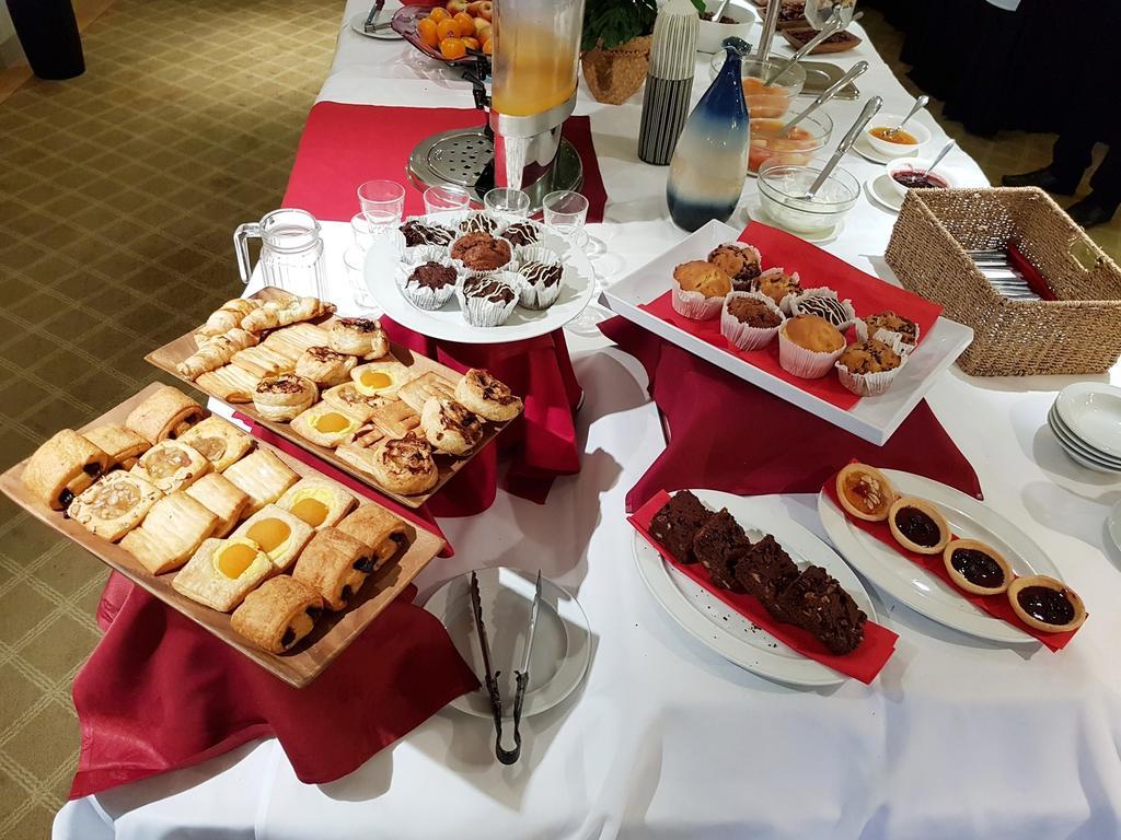 Vr Takapuna Auckland Kültér fotó A selection of afternoon tea items